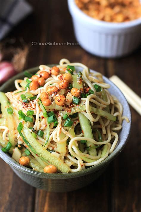 chicken-noodle-salad-sichuan-liang-mian-china image