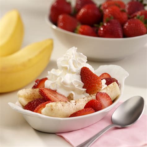 berry-banana-split-ready-set-eat image