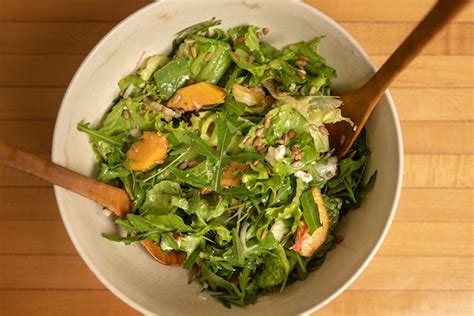 seasonal-recipe-arugula-peach-and-blue-cheese-salad image