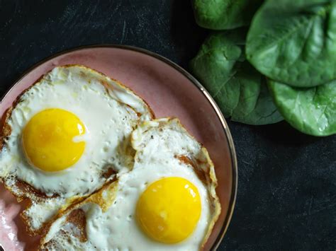 yotam-ottolenghis-turmeric-fried-eggs-recipe-the image