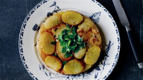 crispy-potato-cake-with-garlic-and-parsley-recipe-bon image