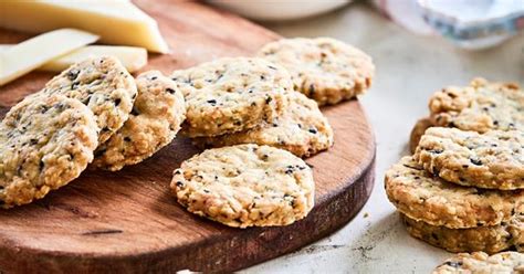savoury-olive-and-rosemary-cheese-biscuits-food-to image