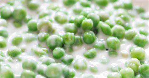 old-fashioned-creamed-peas-recipe-curry-trail image