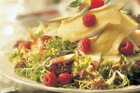 warm-brie-salad-canadian-goodness-dairy image