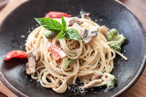alfredo-spaghetti-with-roasted-mushroom-broccoli image