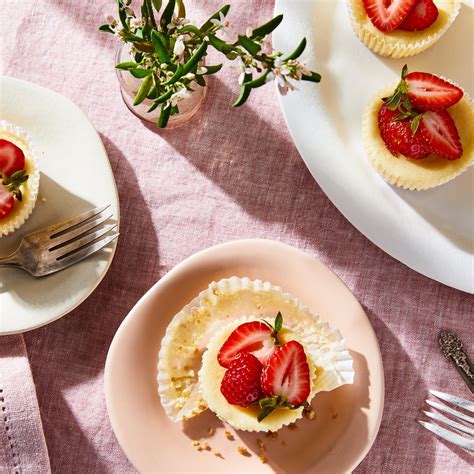 best-cheesecake-cupcake-recipe-how-to image