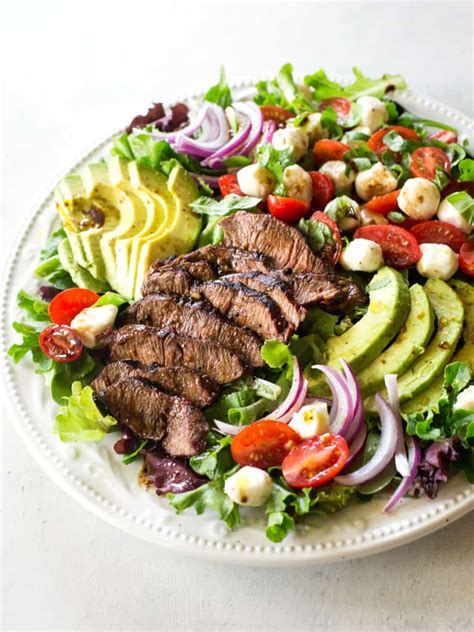 caprese-steak-salad-the-girl-who-ate-everything image