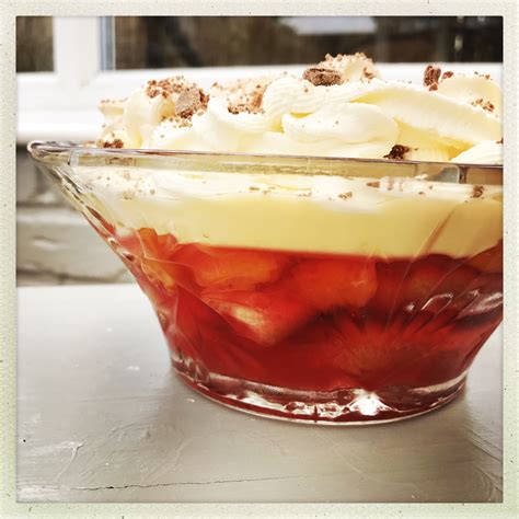 just-the-perfect-easy-english-trifle-recipe-daisies-pie image
