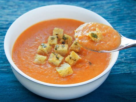 roast-tomato-soup-with-basil-butter-croutons-carolines image