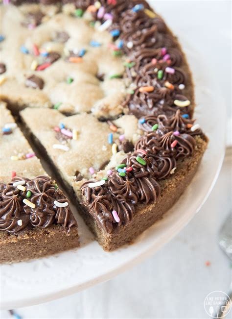 giant-chocolate-chip-cookie-cake-like-mother-like image
