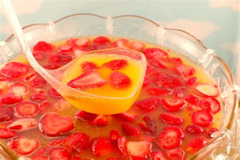 sparkling-strawberry-punch-non-alcoholic-food-meanderings image