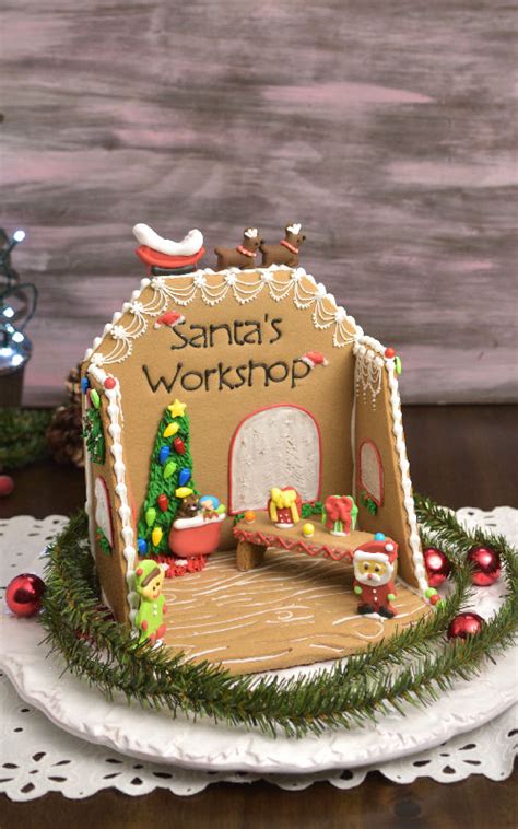 santas-workshop-gingerbread-centerpiece-hanielas image