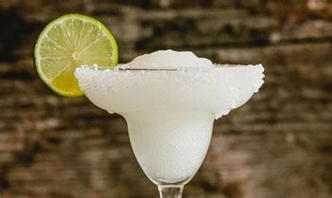 margarita-recipe-uses-white-wine-instead-of-tequila image
