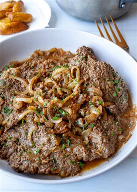 bistec-encebollado-puerto-rican-steak-and-onions-the image