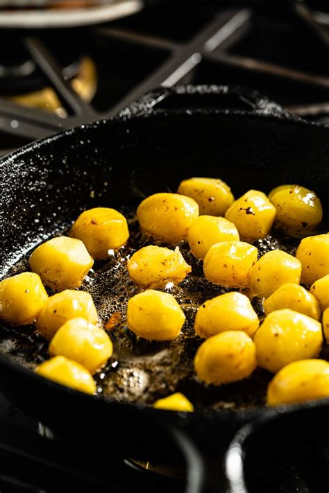 crispy-duck-fat-potatoes-pomme-de-terre-sarladaise image