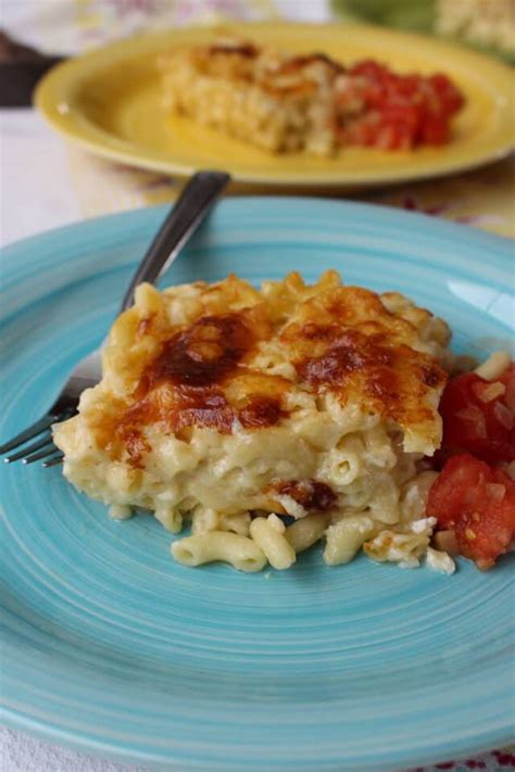baked-macaroni-with-cheese-and-tomatoes image