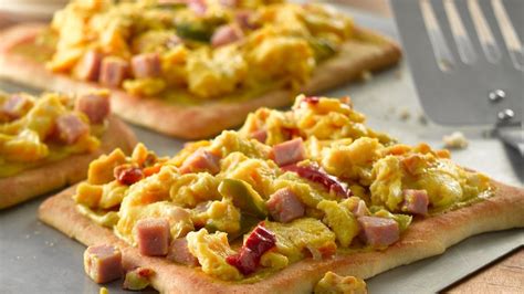 denver-scrambled-egg-pizza-recipe-pillsburycom image
