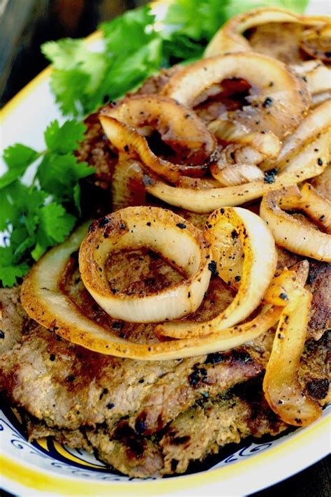 bistec-encebollado-salvadoreo-steak-and-onions image