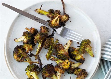 burnt-broccoli-is-the-best-broccoli-against-all-grain image