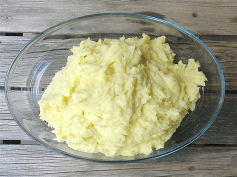horseradish-mashed-potatoes-with-larissa-prouse image
