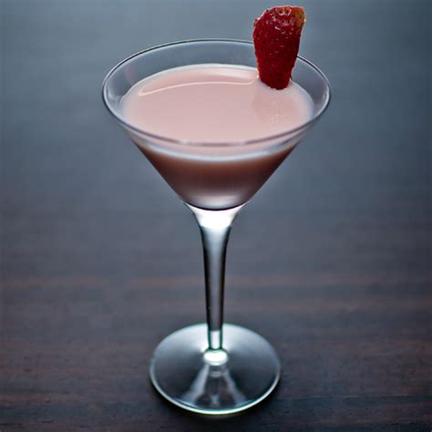 strawberries-and-cream-cocktail-recipe-liquorcom image