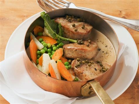 pork-medallions-with-peppercorn-sauce-and-summer image