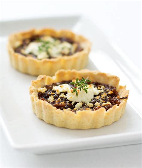 balsamic-onion-tart-with-goat-cheese-and-thyme image