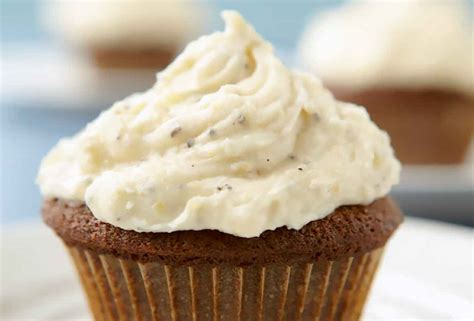 gingerbread-cupcakes-recipe-leites-culinaria image