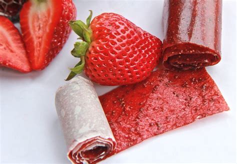 homemade-strawberry-fruit-roll-ups-recipe-divas image