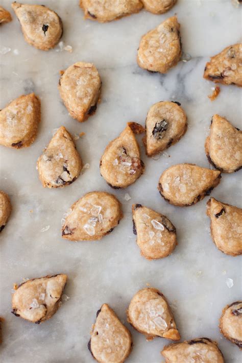 super-tasty-toasted-almond-sable-cookies-101 image
