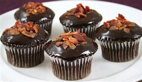 dark-chocolate-bacon-cupcakes-sugardale image