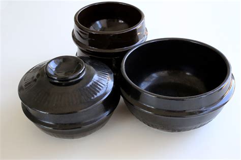 bulgogi-stew-in-an-earthenware-pot image