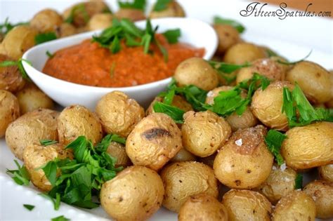 roasted-baby-potatoes-with-romesco-dip-fifteen-spatulas image