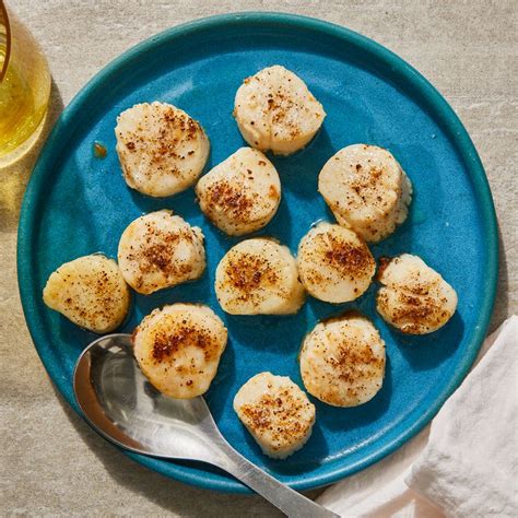 broiled-scallops-eatingwell image