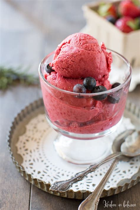 no-churn-raspberry-frozen-yogurt-with-video image