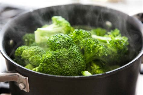 how-to-steam-broccoli-perfectly-every-time-simply image