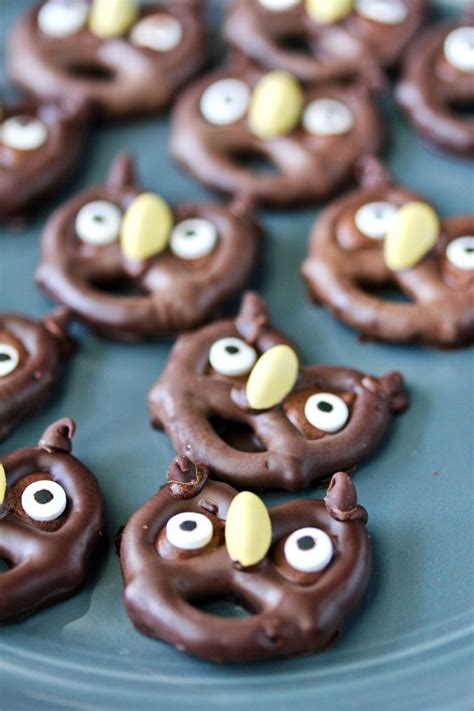 halloween-pretzel-owls-karens-kitchen-stories image