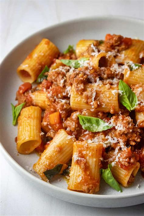 simple-bolognese-giadzy image