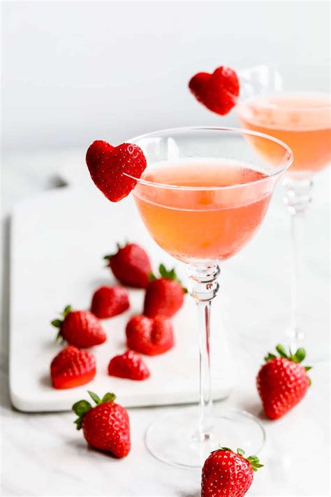 strawberry-cocktails-recipe-delicious-table image