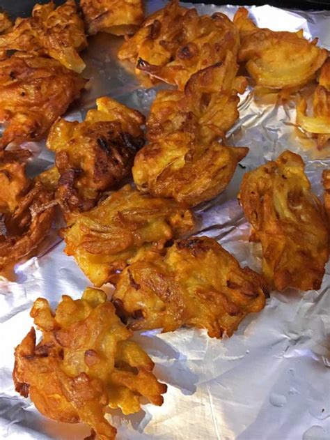 ulli-vada-recipe-kerala-style-south-indian-onion image