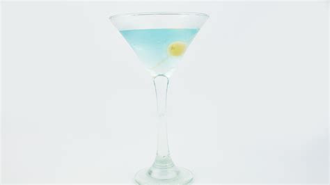 3-ways-to-make-a-blue-martini-wikihow image
