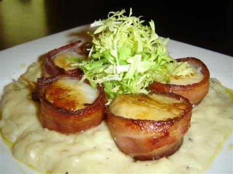 bacon-wrapped-sea-scallops-served-on-creamy-brie image