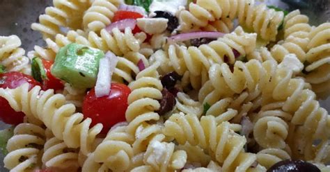 easy-no-mayo-pasta-salad-recipe-for-a-crowd image