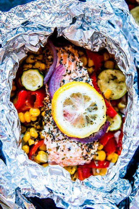 summer-veggie-salmon-foil-packets-savory-nothings image