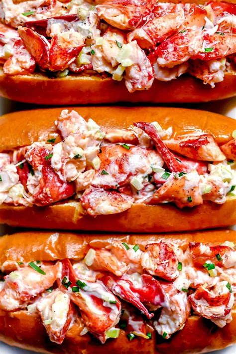 the-best-lobster-rolls-with-both-butter image