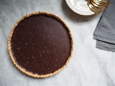 recipe-salted-caramel-chocolate-pie-styleblueprint image