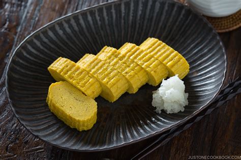 tamagoyaki-japanese-rolled-omelette-玉子焼き-just image
