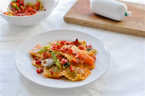 vegan-ravioli-with-tomato-and-pepper-sauce-food image