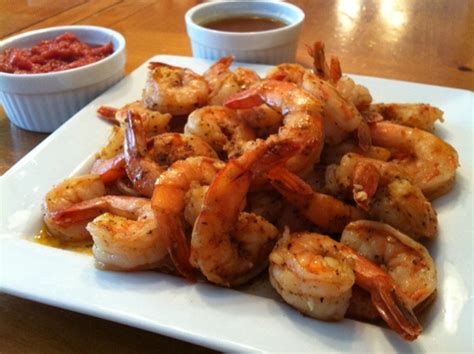 spicy-garlic-shrimp-recipe-feature-dish image