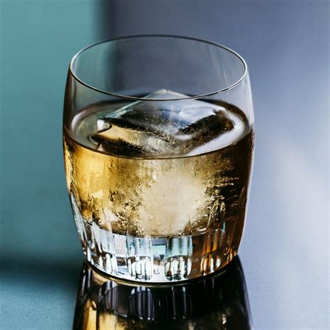 rusty-nail-cocktail-recipe-liquorcom image